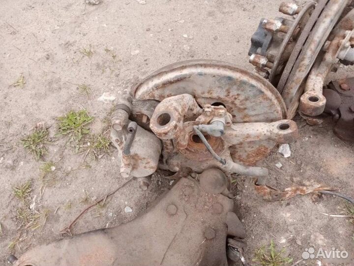 Кулак поворотный передний Opel Monterey A 1993