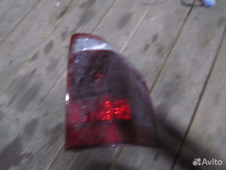 Фонарь задний правый Mitsubishi Pajero 2000-2006