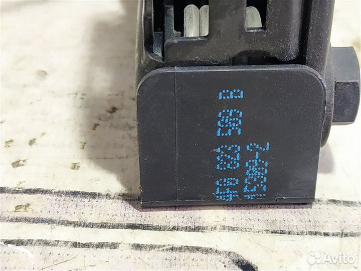 Замок капота Audi A6 C6 2.8 CCE 2010