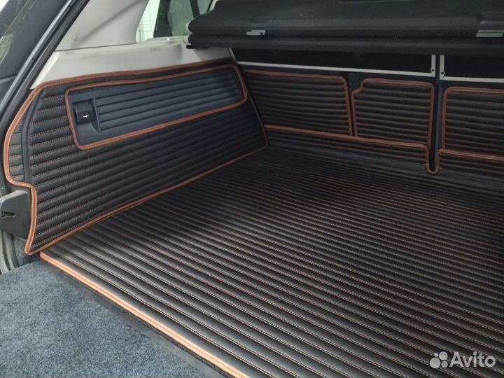 3d коврики в багажник Toyota Verso