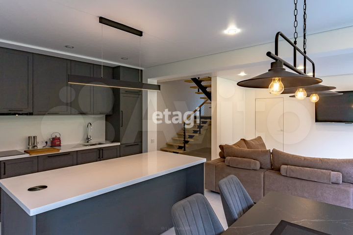 Дом 205 м² на участке 9,6 сот.