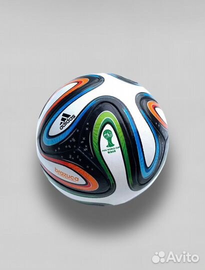 Футбольный мяч adidas brazuca 2014