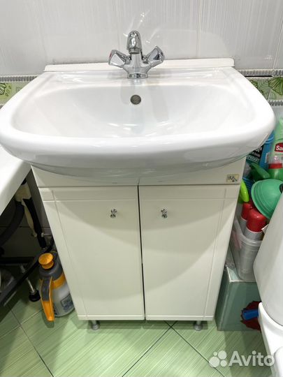 Продам раковину с тумбой