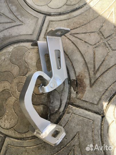 Петли задних распашных дверей Ларгус