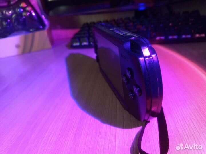 Sony psp e 1008(прошитая) 8 gb + игры и зарядка