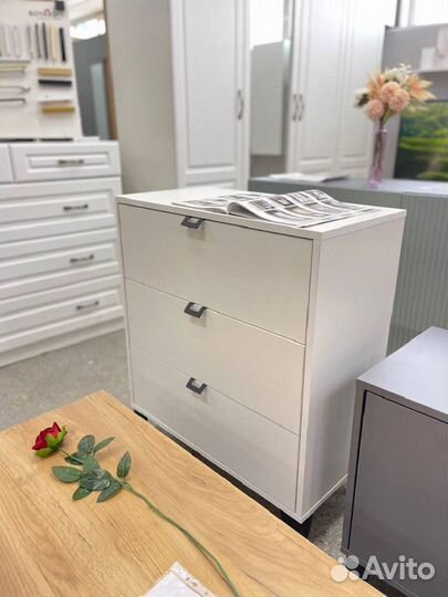 Комод белый с ящиками