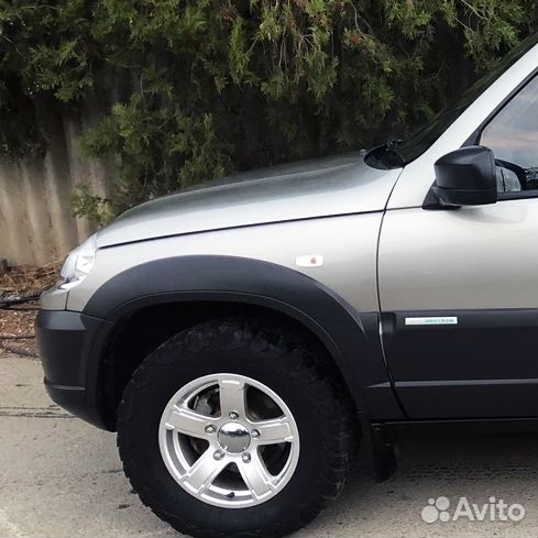 Крыло переднее левое в цвет Нива Шевроле