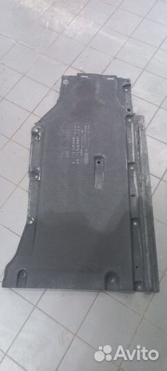 Левая облицовка днища audi A4