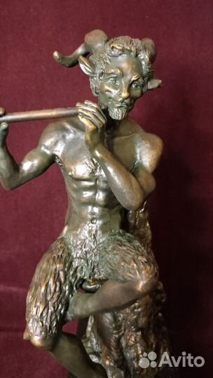 Статуэтка бронзовая 