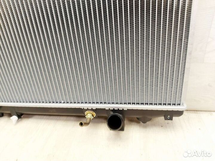Радиатор охлаждения Suzuki Grand Vitara XL-7