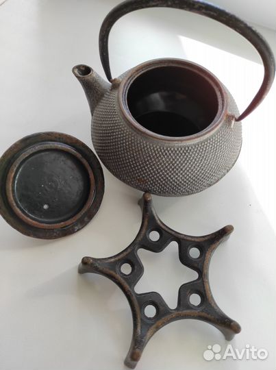 Чайник чугунный и Ваза метал Индия