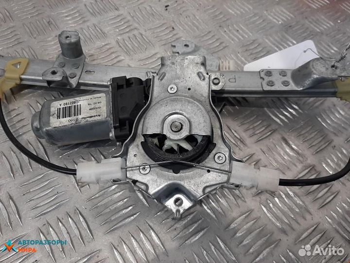 Стеклоподъемник электрический задний правый Nissan