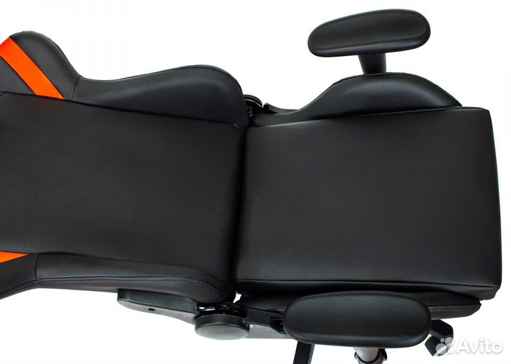 Игровое компьютерное кресло