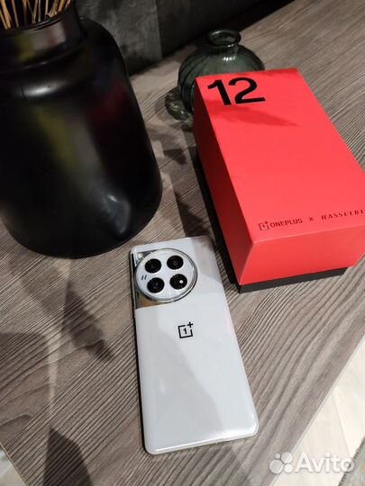 OnePlus 12, 12/256 ГБ