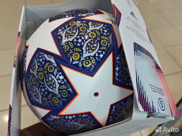 Футбольный мяч adidas champion league