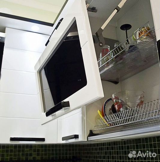 Кухонный гарнитур в стиле модерн