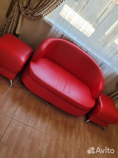 Офисное кожаное кресло