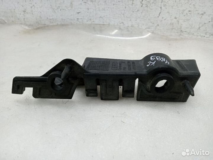 Кронштейн бампера audi A4 B8 Передний правый