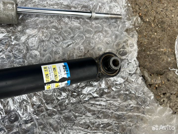 Амортизаторы подвески Lexus IS 300 Hybrid