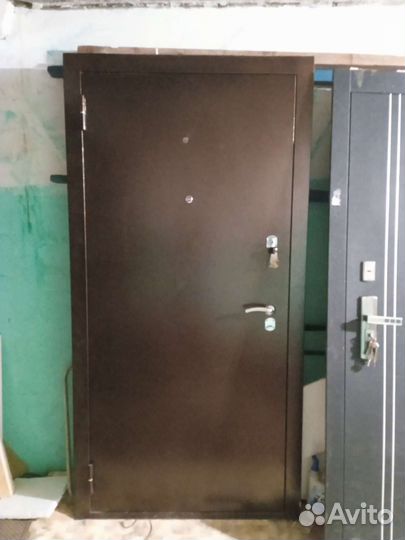 Дверь входная металлическая б/у левая