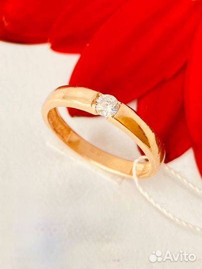 Кольцо с синтетическим камнем Золото