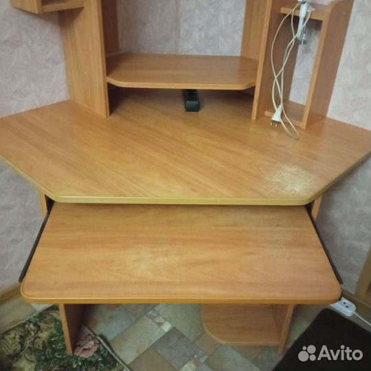 Компьютерный стол угловой