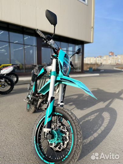 Продам мотоцикл Avantis A6 LUX Motard с птс