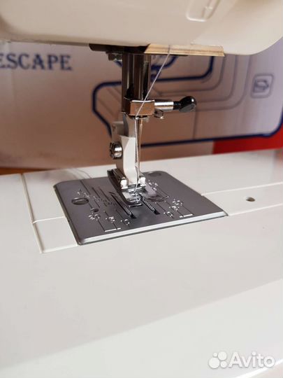 Швейная машина Janome V-14 Escape