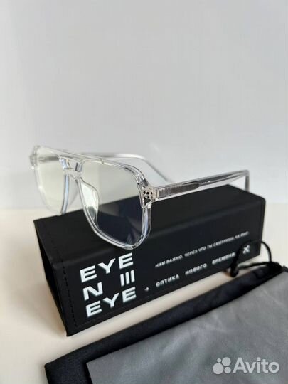 Очки в прозрачной оправе Eyeneye