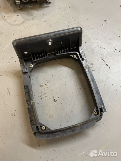 Рамка кулисы кпп Audi 100 C3 (44)