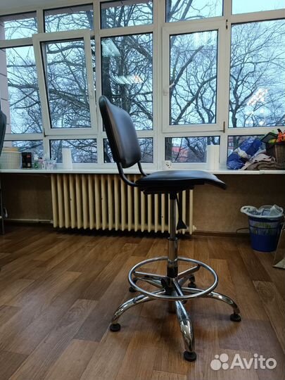 Стул барный для бровиста визажиста