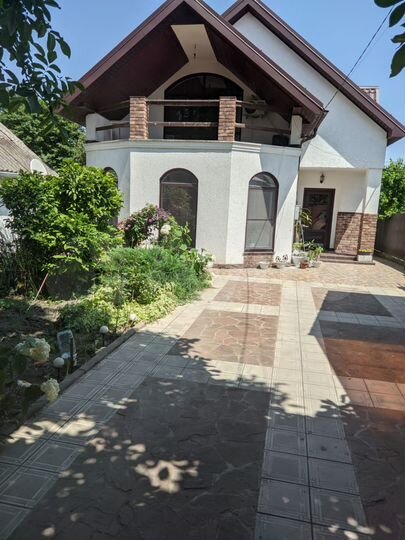 Дом 160 м² на участке 4 сот.