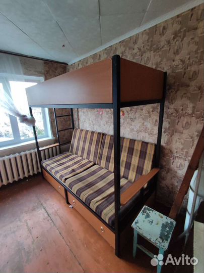 Кровать двухьярусная