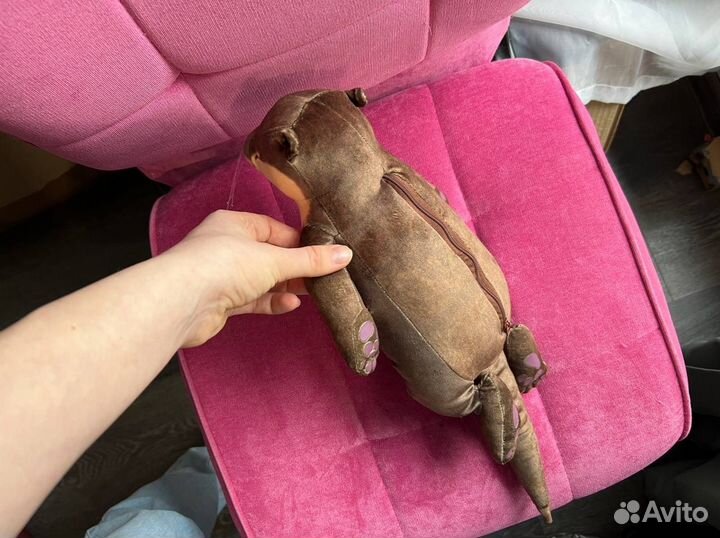 Интерьерная подушка-игрушка Спящая Выдра