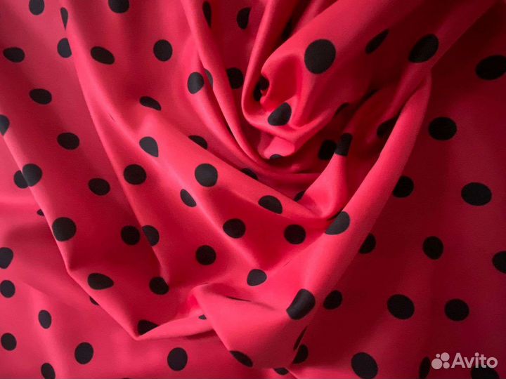 Ткань красная в чёрный горох