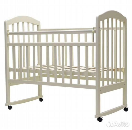 Детская кроватка с маятником