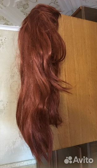 Волосы на заколках, парики