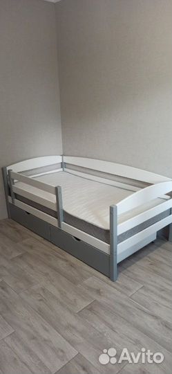 Детская кровать из массива