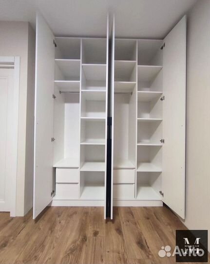 Шкаф с встроенной гладильной доской