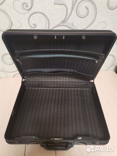 Кейс-дипломат Stentor