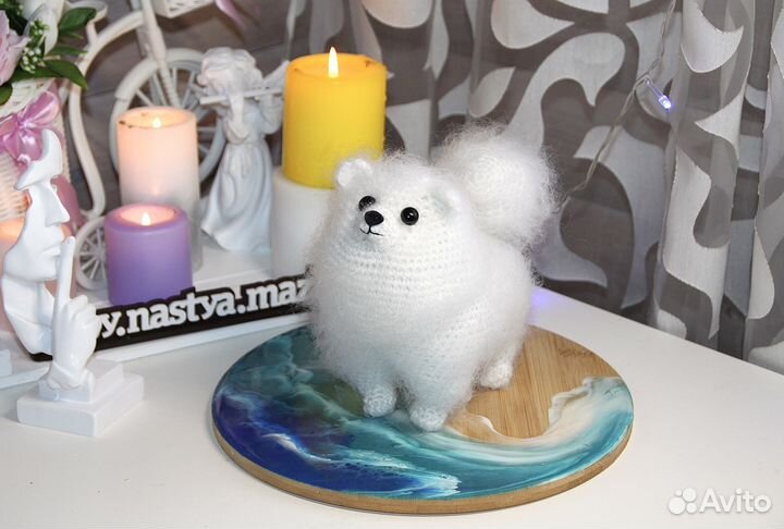 Вязаный белый шпиц