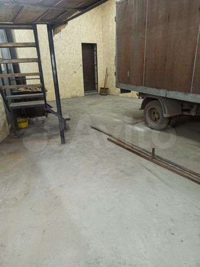 Гараж, > 30 м²