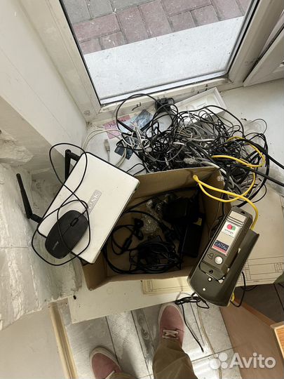 Мышка компьютерная, домофон, роутер, шнуры, и др