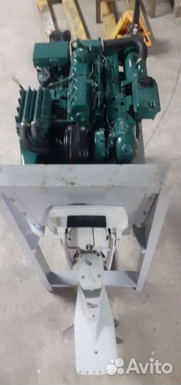 Судовой дизельный двигатель с колонкой