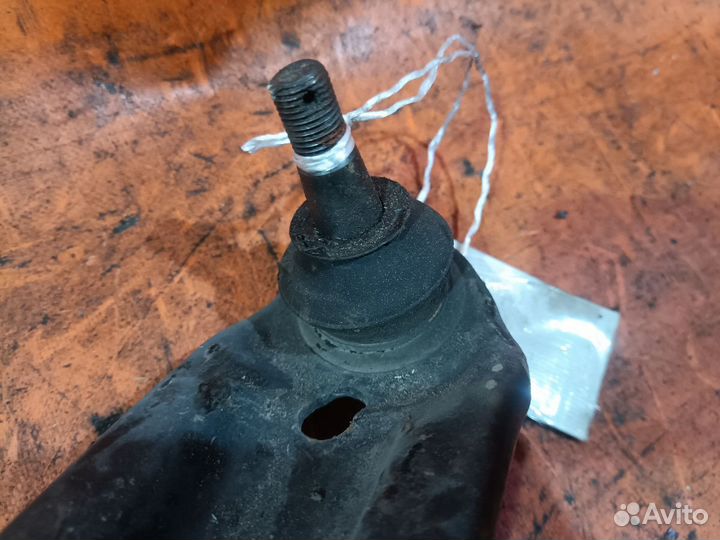 Рычаг Toyota Platz NCP16 (Переднее Левое)