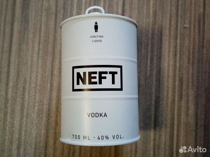 Банки из-под водки Нефть