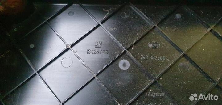 Крышка блока предохранителей Opel Zafira B 2005-2