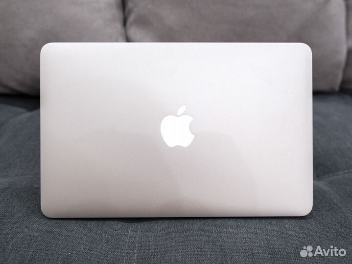 Apple MacBook Air 11.6 (Late 2010)