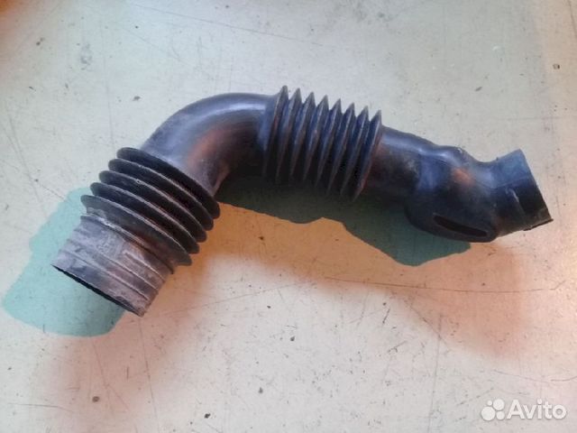 Патрубок воздушного фильтра 17751-21040 Toyota Suc