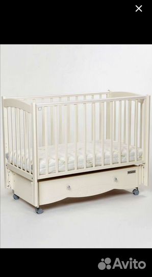 Детская кроватка с универсальным маятником и ящико